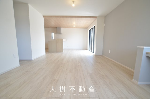【居間・リビング】 | 綾瀬市深谷南５丁目 新築戸建て 全3棟【仲介手数料無料】