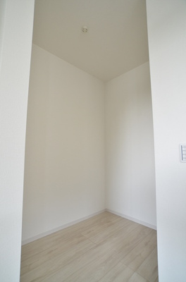 【洋室】 | 綾瀬市深谷南５丁目 新築戸建て 全3棟【仲介手数料無料】 | 2階　洋室1（8.0帖）WIC