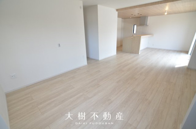 【居間・リビング】 | 綾瀬市深谷南５丁目 新築戸建て 全3棟【仲介手数料無料】