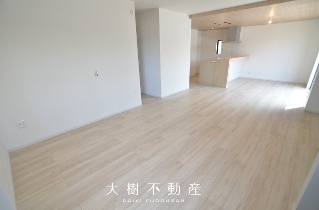 【居間・リビング】 | 綾瀬市深谷南５丁目 新築戸建て 全3棟【仲介手数料無料】