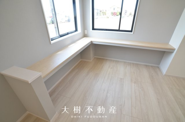 【居間・リビング】 | 綾瀬市深谷南５丁目 新築戸建て 全3棟【仲介手数料無料】