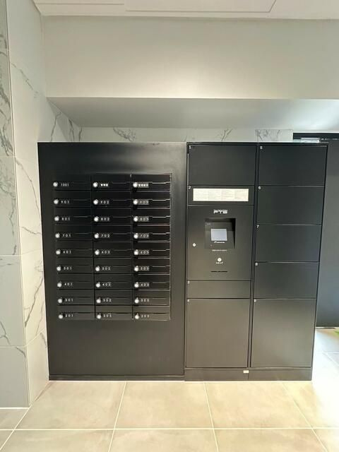 エストゥルース浅草のエントランス