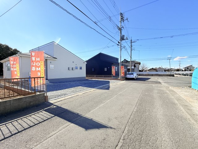 第1下妻市鎌庭　新築戸建　2号棟の前面道路含む現地写真