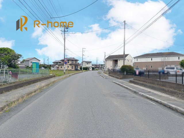 土浦市神立東第5　新築戸建て　2号棟の前面道路含む現地写真|堂々！建物完成♪実際のお部屋をご見学可能です♪
ご見学が一番の資料！お気軽にお問い合わせ下さい♪