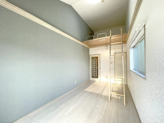 春日部市豊町５丁目のアパートのバルコニー