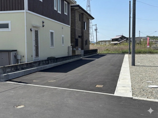 【前面道路含む現地写真】 | 新築　クレイドルガーデン玉島阿賀崎第11　全3棟 | 前面道路は東側で幅員約6.3ｍの公道です。