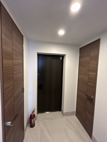 プラウドタワー平井の玄関