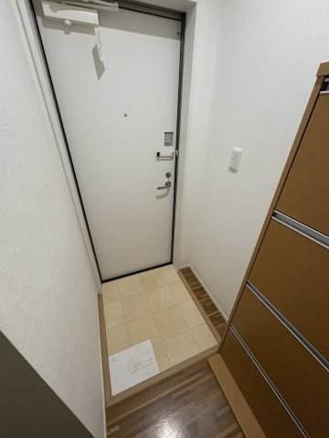 GRACIM_03（グラシムスリー）の玄関