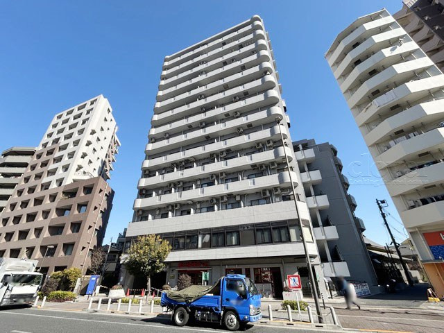 【現況写真】 | フロール巣鴨 | 前面道路と外観の様子です。～即日のご見学可能～　お問合せはお気軽にどうぞ。