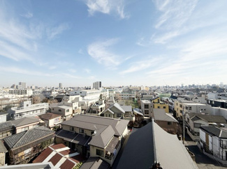 【展望】 | 眼前に広がる空の雄大さと、このお部屋の自慢の一つである「眺望」をご覧ください。毎日、この景色を独り占めできる新生活に夢が広がります。～即日のご見学可能～　お問合せはお気軽にどうぞ。