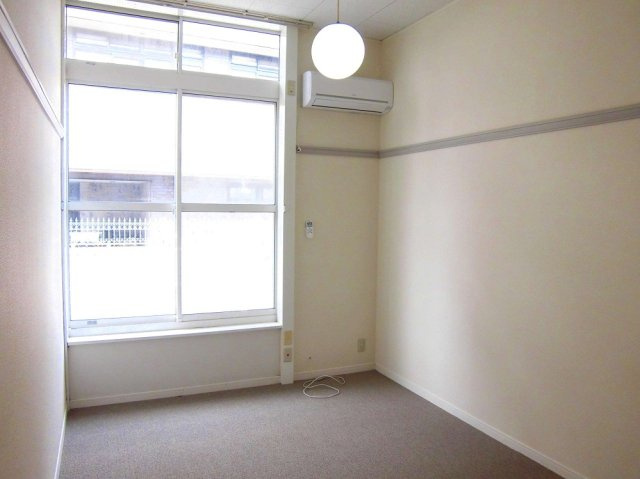 レオパレスサンハイムⅡの居間・リビング