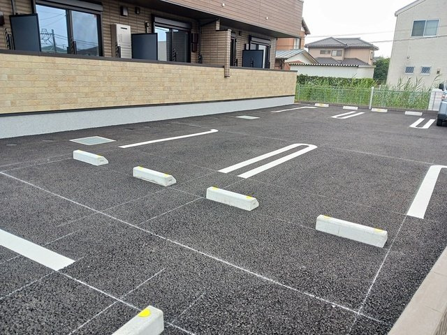 ヒカルサ久喜東の駐車場
