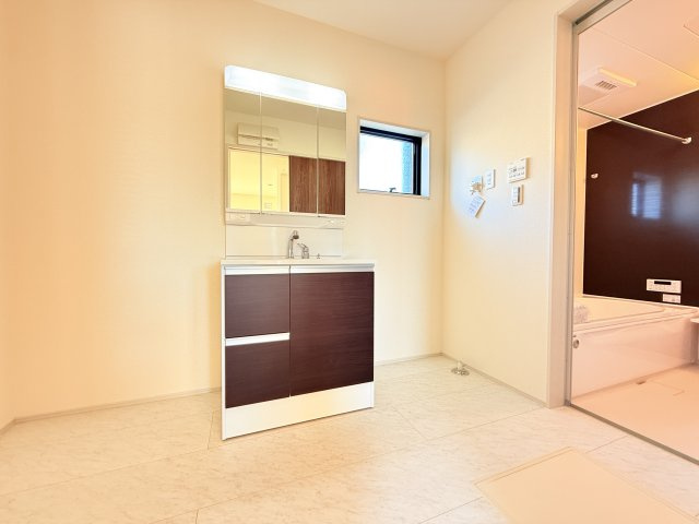 第1下妻市下妻丙　新築戸建の独立洗面台