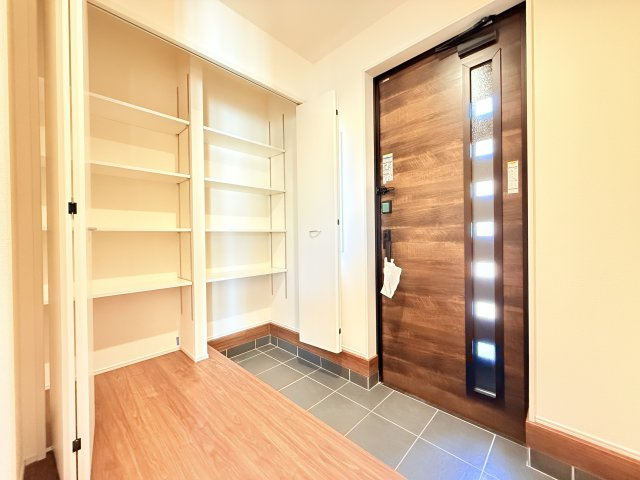 第1下妻市下妻丙　新築戸建の玄関