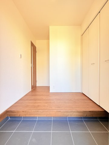 第1下妻市下妻丙　新築戸建の玄関