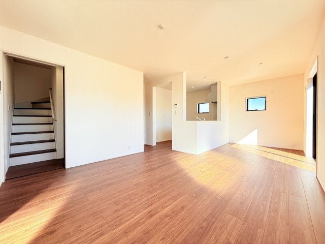 第1下妻市下妻丙　新築戸建の居間・リビング