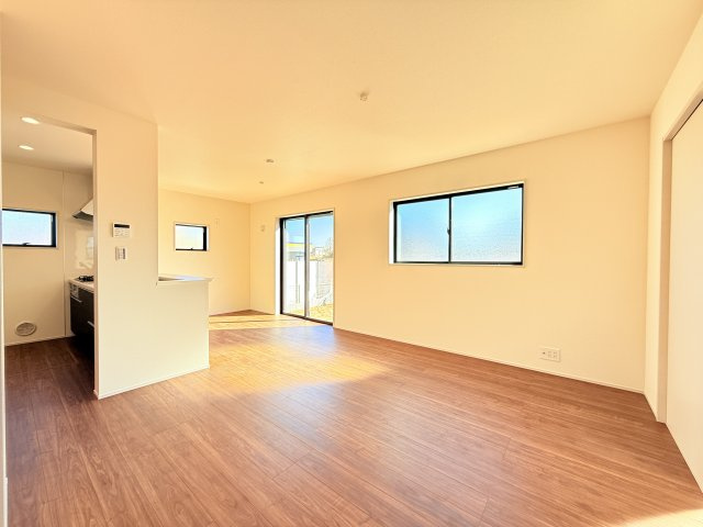 第1下妻市下妻丙　新築戸建の居間・リビング