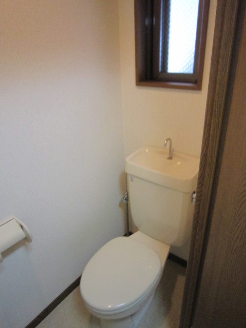 小金井市中町３丁目の賃貸マンションのトイレ