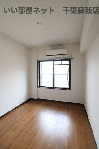 ヴェルドミールの寝室|落ち着いた色調の寝室です