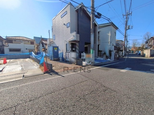 【前面道路含む現地写真】 | 練馬区関町北４丁目　新築戸建て | 見通しもよく落ち着いた住宅街でゆったり過ごせる住環境