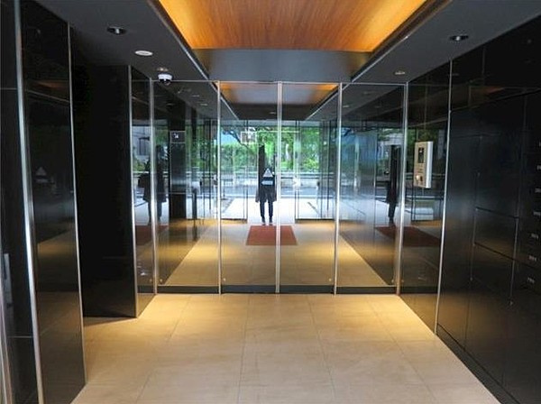 AXAS-IARETH西大島のロビー