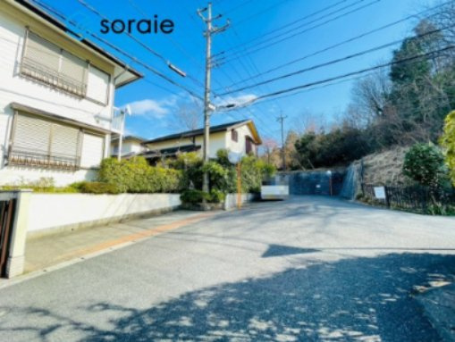 日高市武蔵台5丁目 中古戸建の前面道路含む現地写真|3/16　撮影
