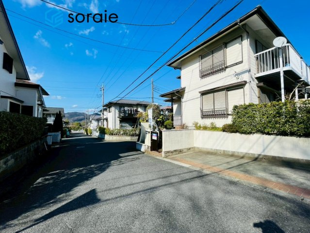 日高市武蔵台5丁目 中古戸建の前面道路含む現地写真|3/16　撮影