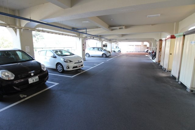 ユニ舞子の駐車場