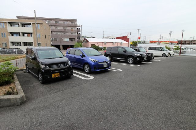 エクセランビラの駐車場