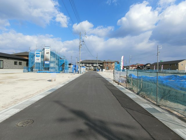 アーバンコート上福原の前面道路含む現地写真