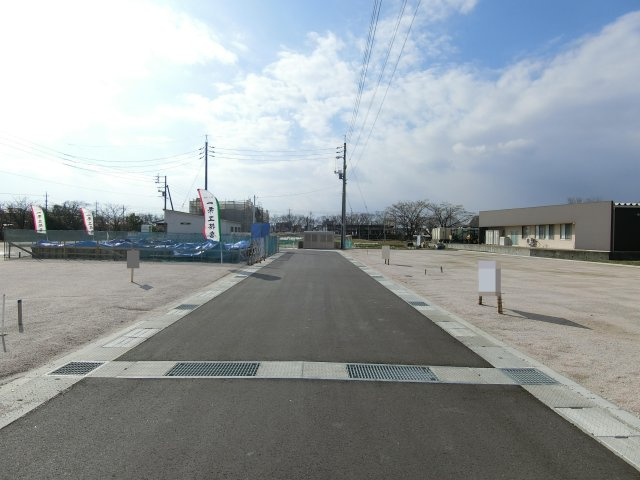 アーバンコート上福原の前面道路含む現地写真