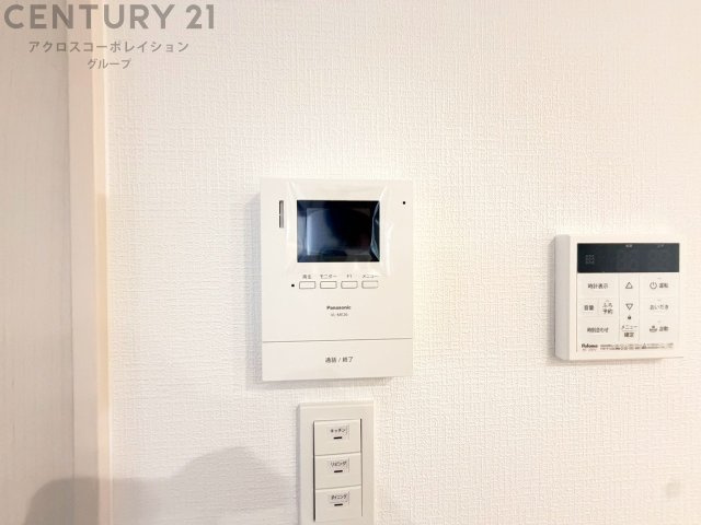 訪問者が来たときにテレビ画面で確認できるため、安心してドアを開けられます。録画機能があるものもあり、留守中に来訪者を記録しておくことができます。利便性が高く、セキュリティ面でも安心です。