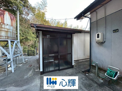 【玄関】 | 山陽小野田市石井手1丁目 中古住宅／平屋・5LDK＋離れ | 離れ：玄関