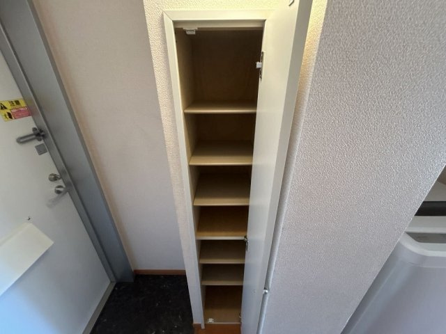 レオパレスＮＥＸＴ　ＤＯＯＲの収納