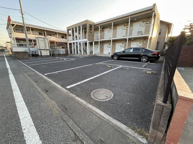 レオパレスＮＥＸＴ　ＤＯＯＲの駐車場