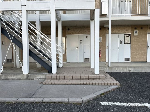 レオパレスＮＥＸＴ　ＤＯＯＲのエントランス