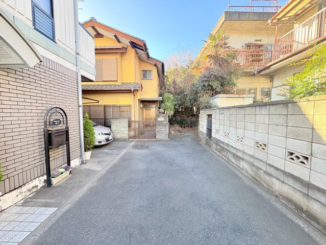 川越市むさし野　建築条件なし売地　東武東上線『川越駅』徒歩25分　【武蔵野小学区】の前面道路含む現地写真