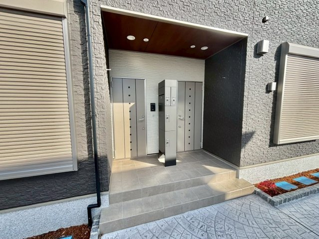 サクラ・コート阿成のエントランス