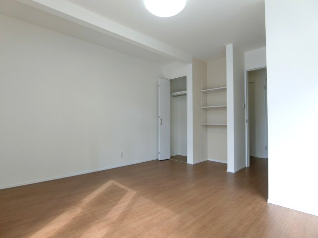 新潟市西区内野西2丁目の洋室