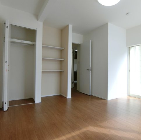 新潟市西区内野西2丁目の洋室