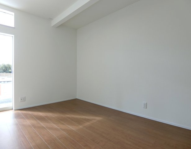 新潟市西区内野西2丁目の洋室