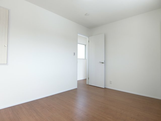 新潟市西区内野西2丁目の洋室