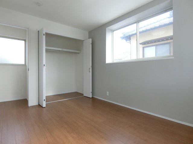 新潟市西区内野西2丁目の洋室