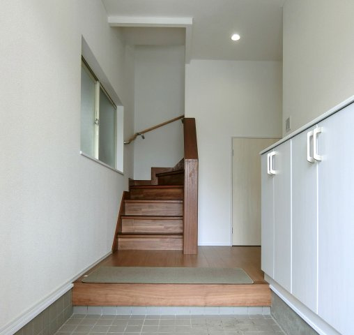 新潟市西区内野西2丁目の玄関