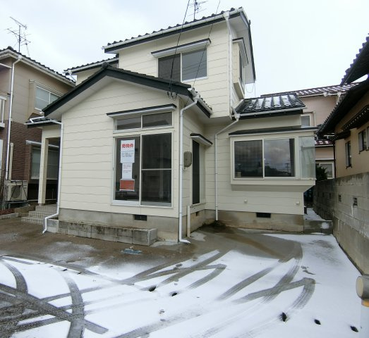 新潟市西区内野西2丁目の駐車場