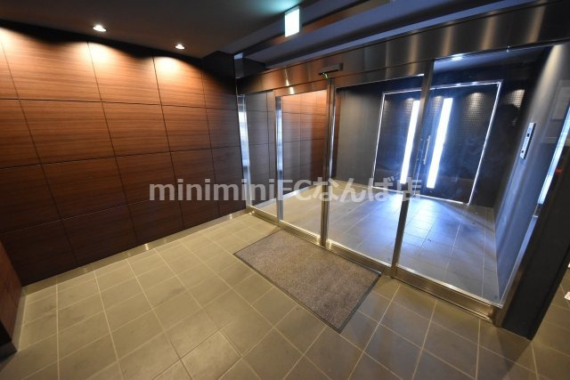 パークレーンミナミのエントランス