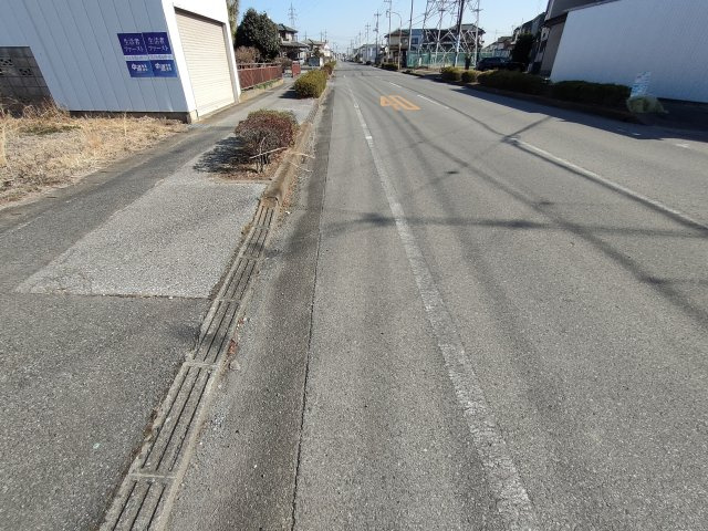 下野市上大領　1区画の前面道路含む現地写真|南側道路幅員約9m
※2026年1月撮影