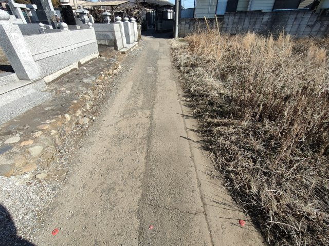 下野市上大領　1区画の前面道路含む現地写真|北側道路幅員約2.1ｍ
※2026年1月撮影