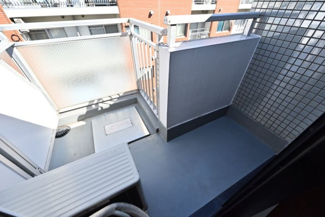 メゾンドール西荻窪のバルコニー|外からの目が気にならないバルコニーで洗濯物が干せます