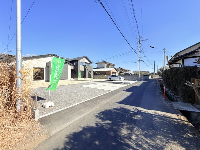 下妻市下栗1期　新築戸建て　1号棟の前面道路含む現地写真